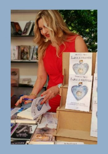 Mi tercer año consecutivo firmando "Luna a través" en la Feria del Libro de Madrid.